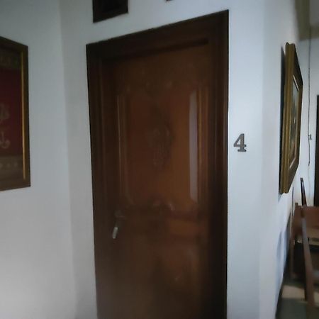 Tirto 27 Homestay Jogjakarta Buitenkant foto