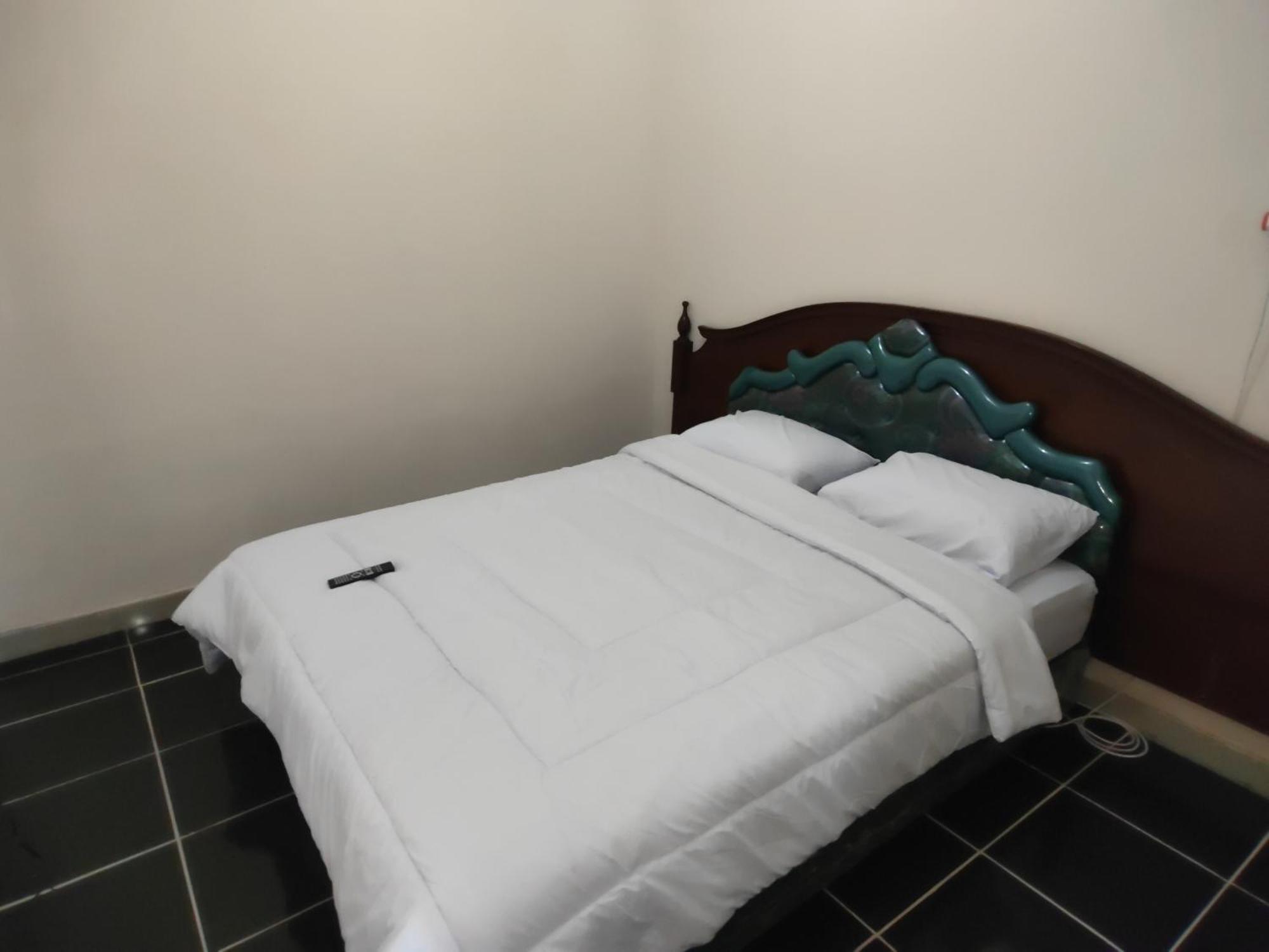 Tirto 27 Homestay Jogjakarta Buitenkant foto