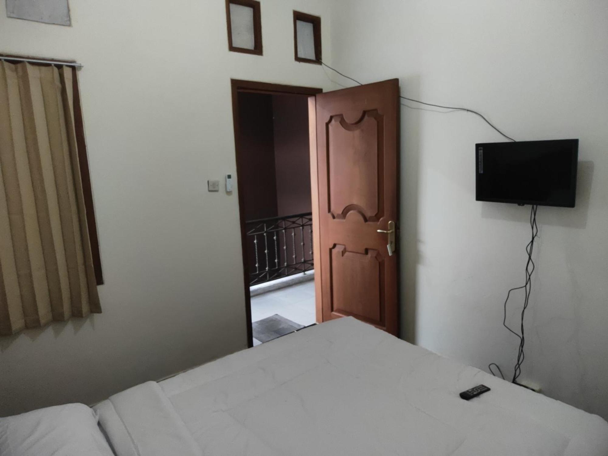 Tirto 27 Homestay Jogjakarta Buitenkant foto