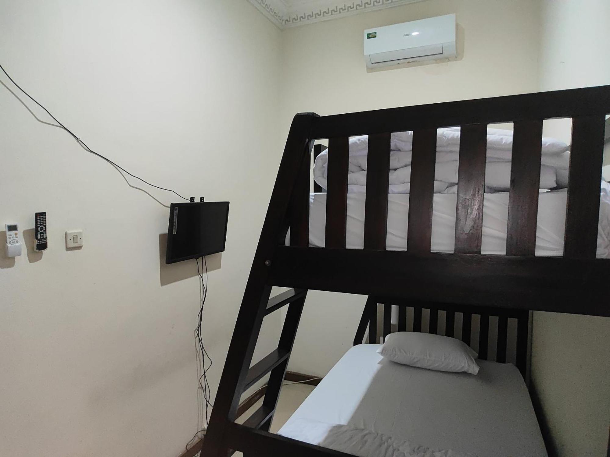 Tirto 27 Homestay Jogjakarta Buitenkant foto