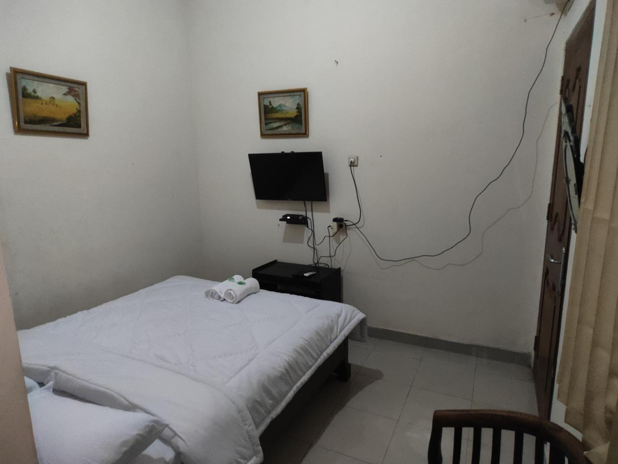 Tirto 27 Homestay Jogjakarta Buitenkant foto