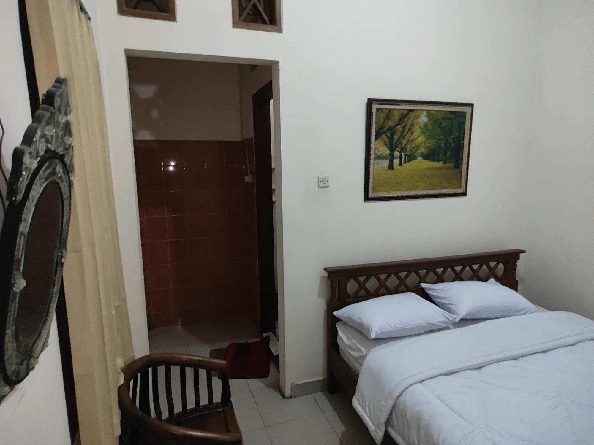 Tirto 27 Homestay Jogjakarta Buitenkant foto