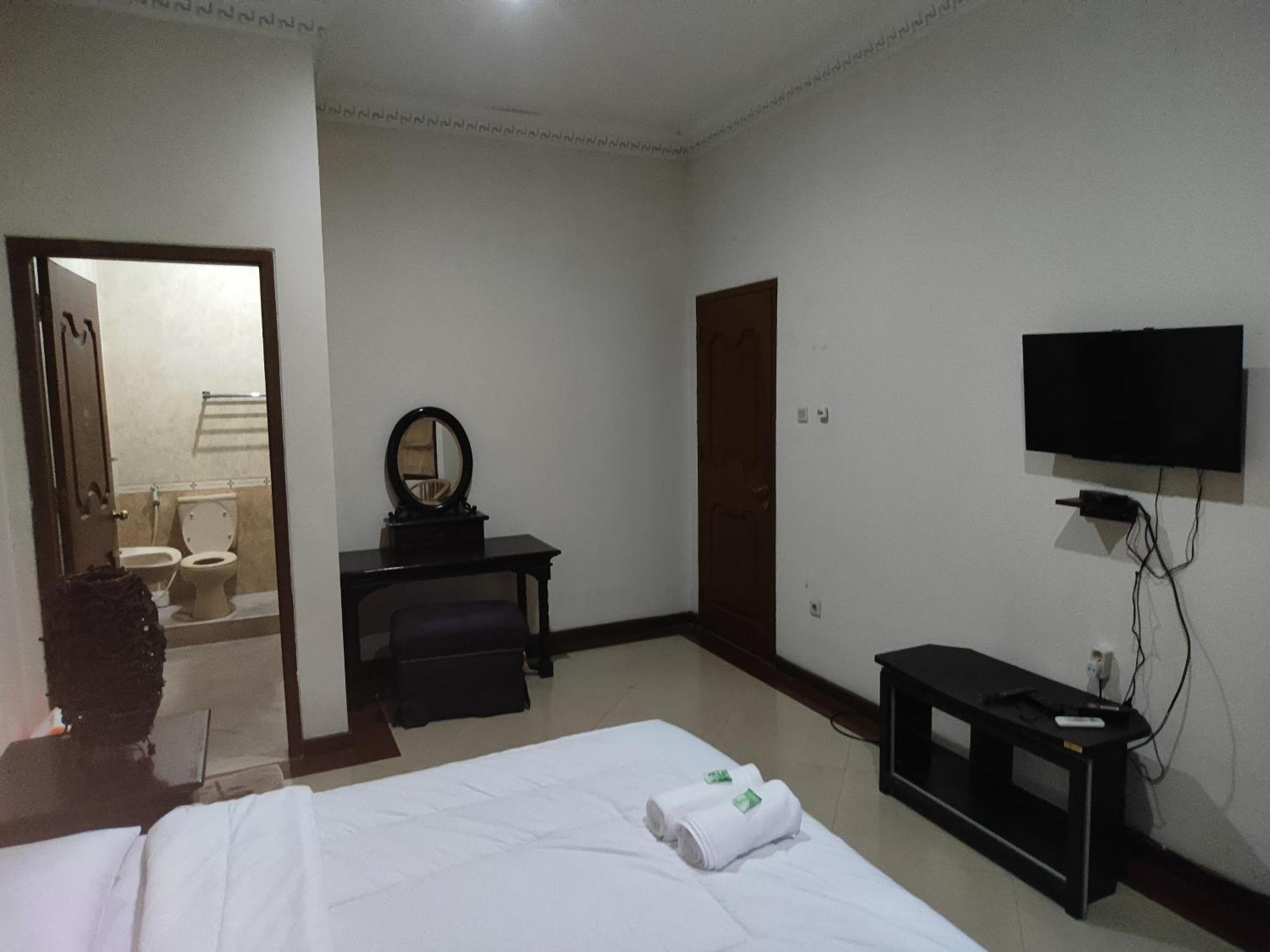 Tirto 27 Homestay Jogjakarta Buitenkant foto