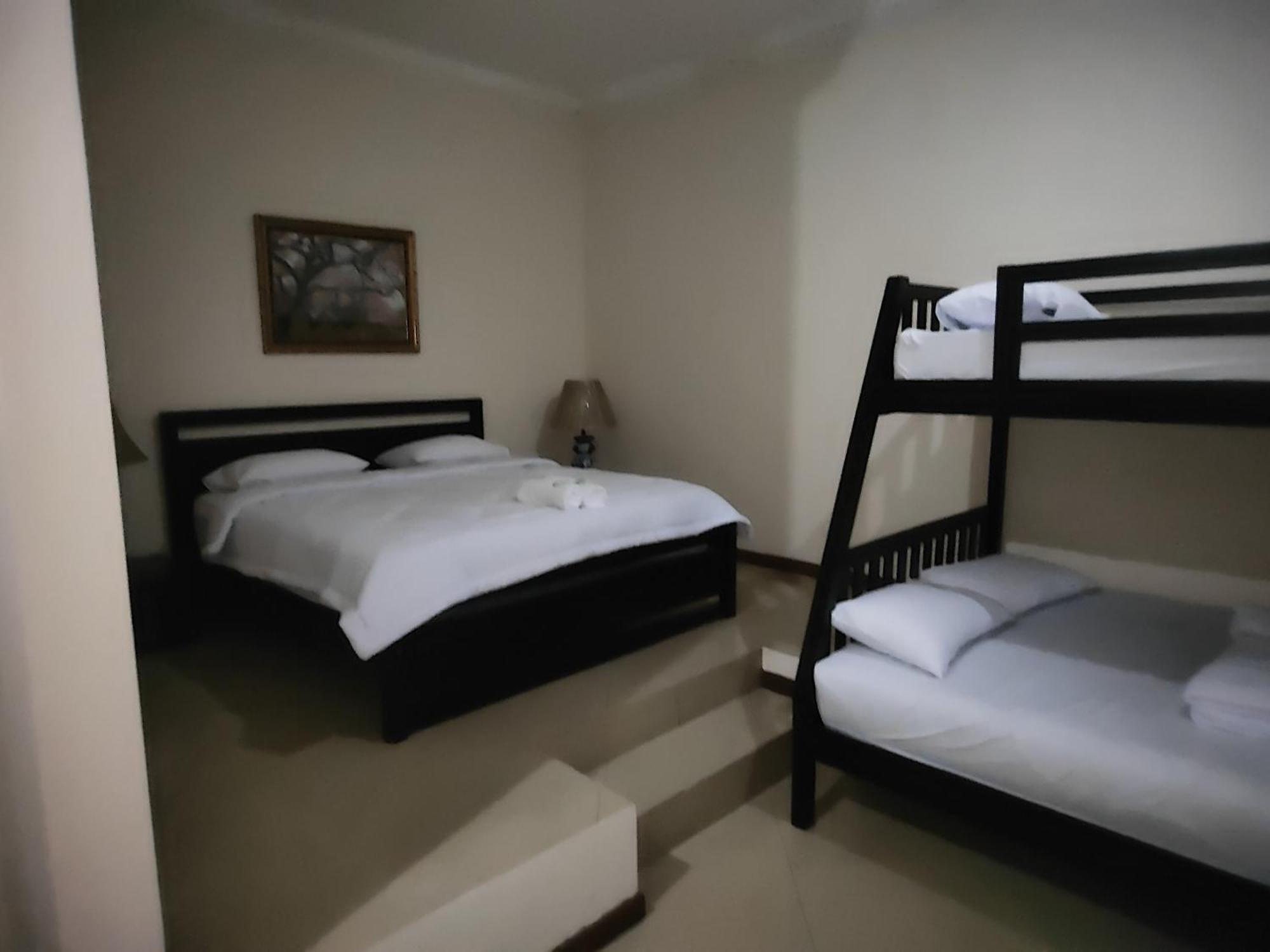 Tirto 27 Homestay Jogjakarta Buitenkant foto