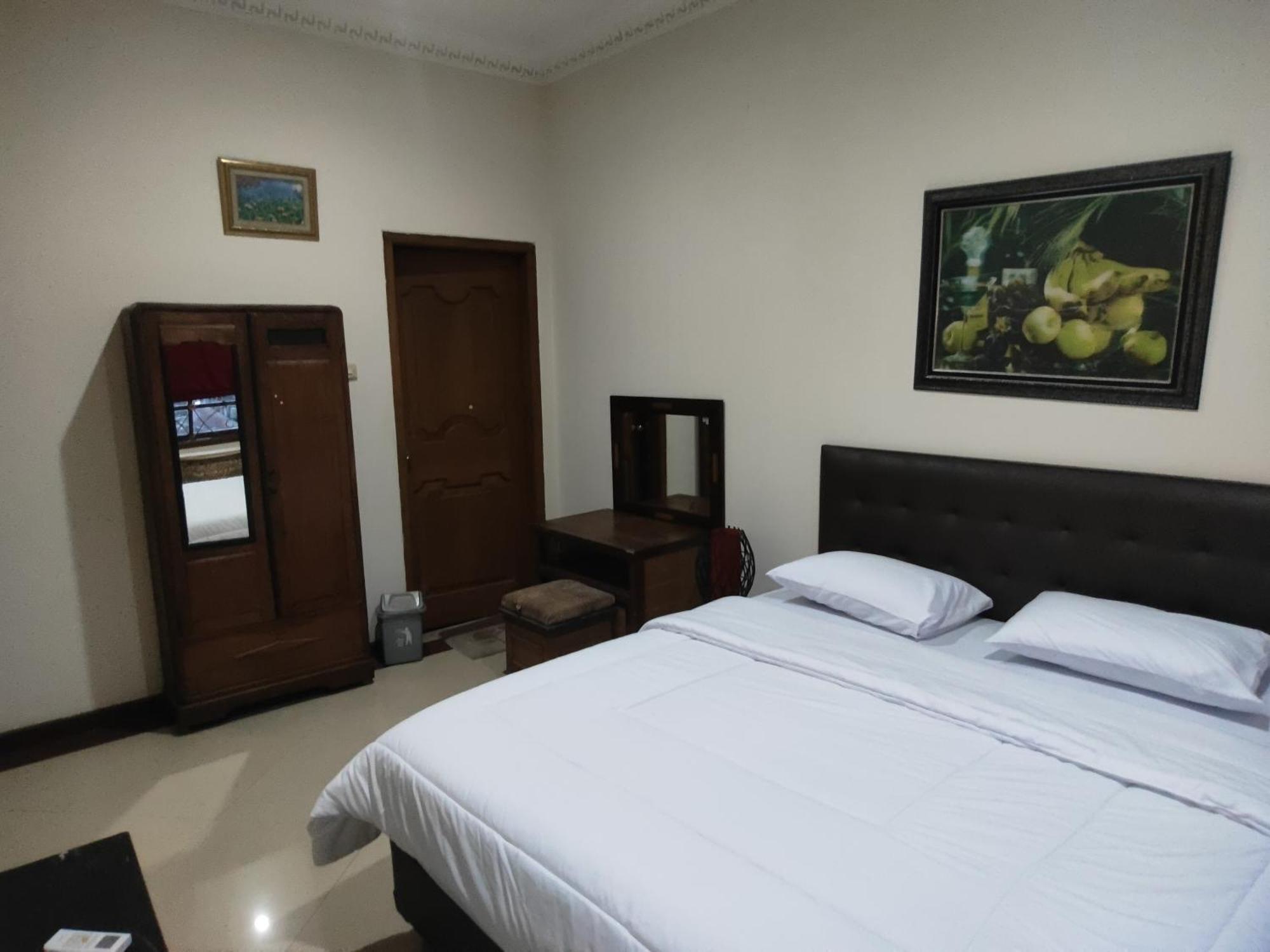 Tirto 27 Homestay Jogjakarta Buitenkant foto