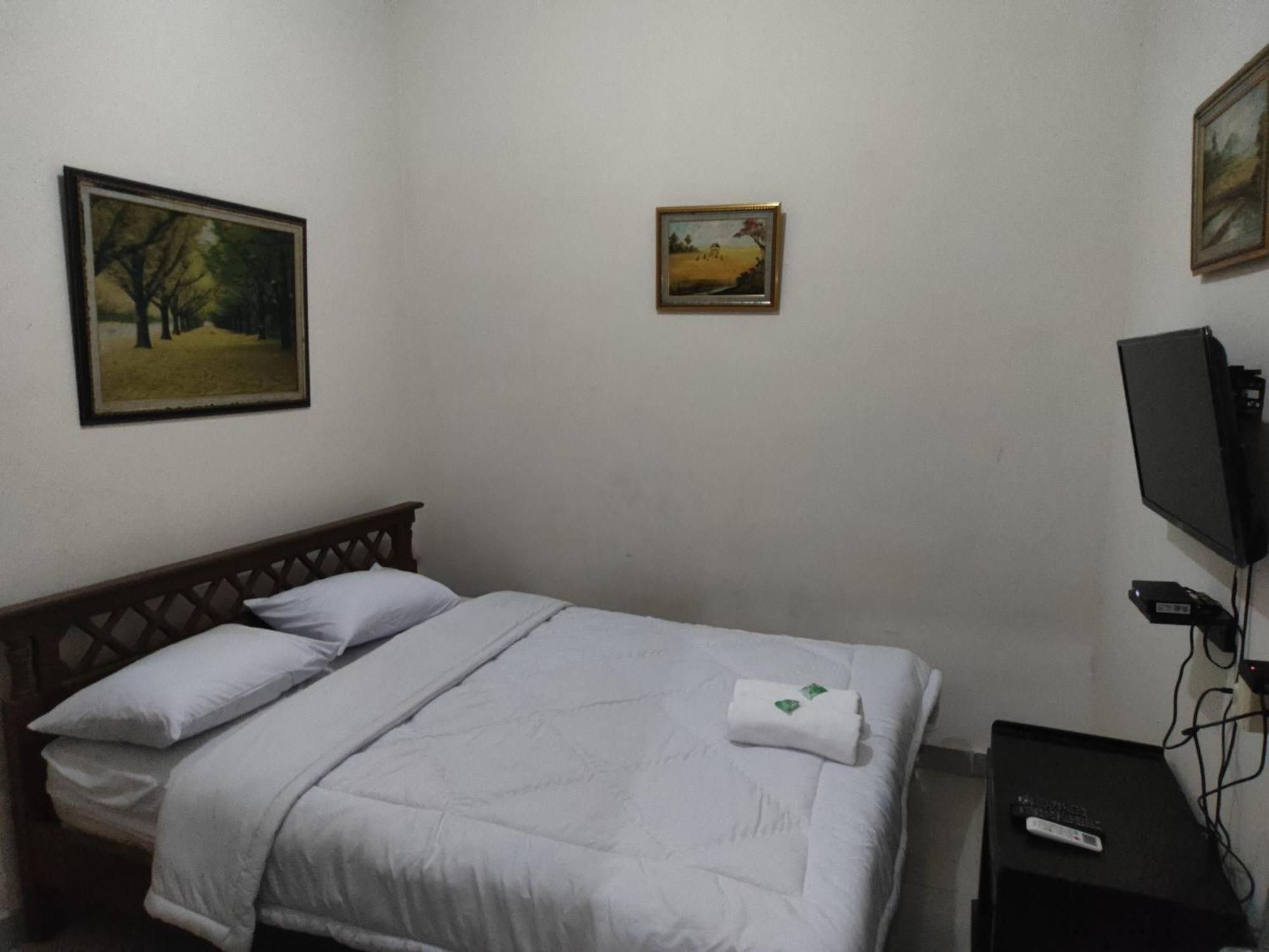Tirto 27 Homestay Jogjakarta Buitenkant foto