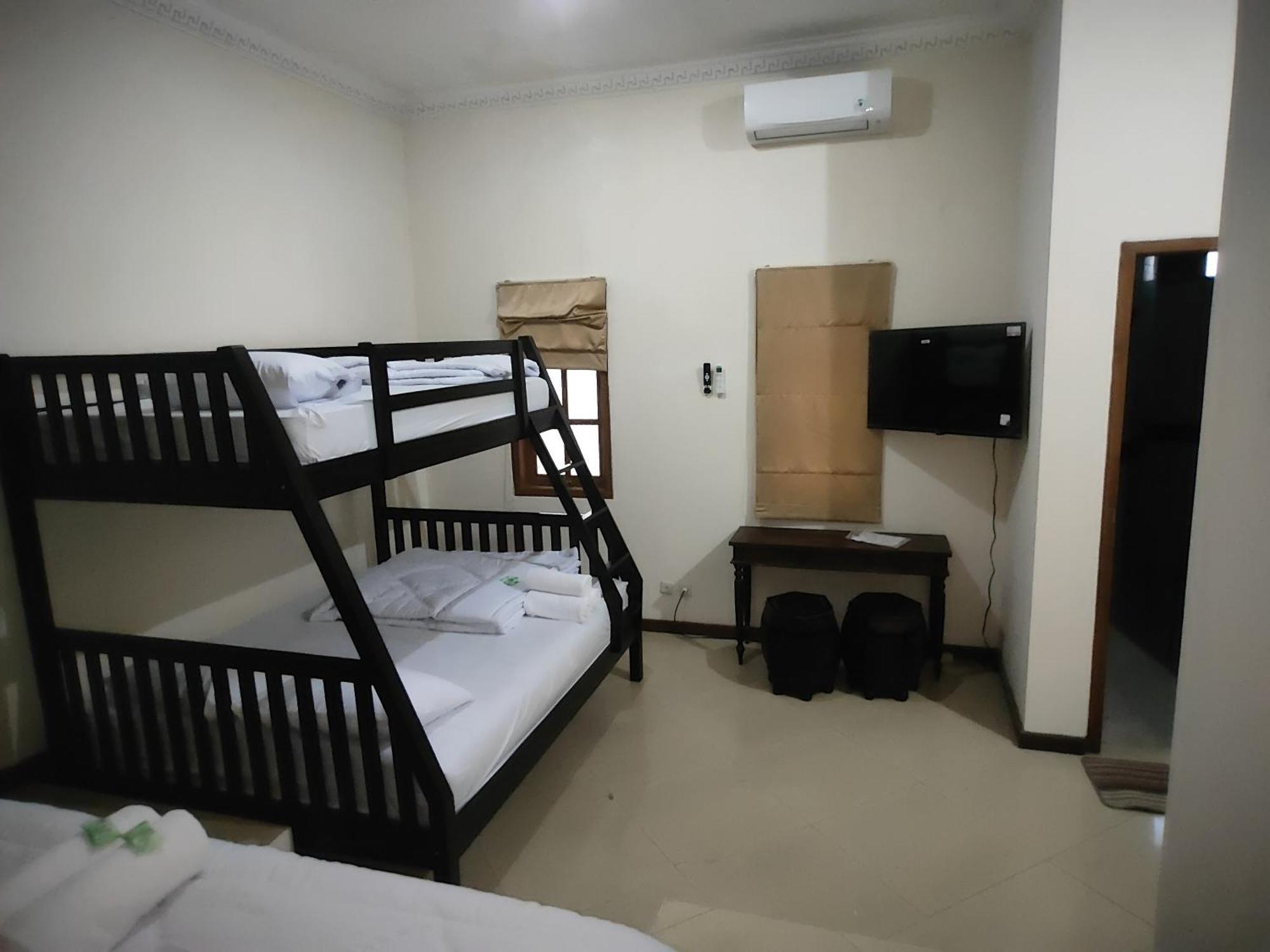 Tirto 27 Homestay Jogjakarta Buitenkant foto