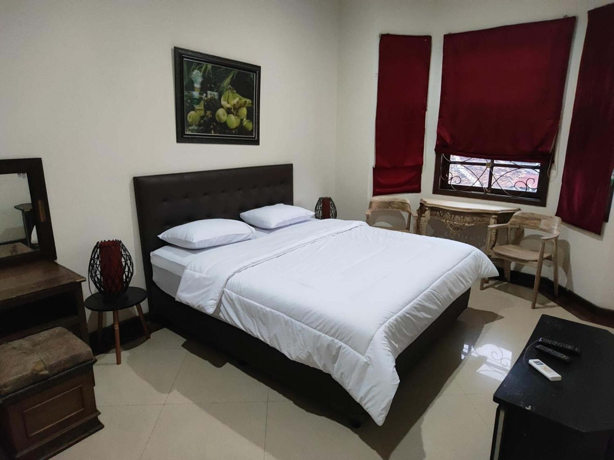 Tirto 27 Homestay Jogjakarta Buitenkant foto
