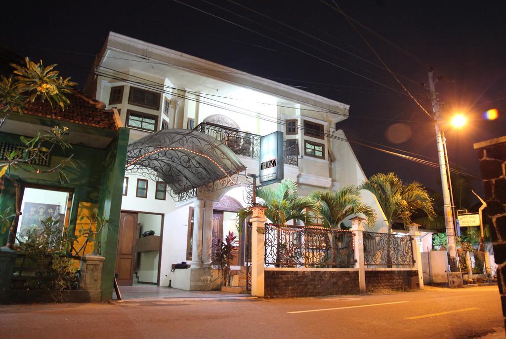 Tirto 27 Homestay Jogjakarta Buitenkant foto