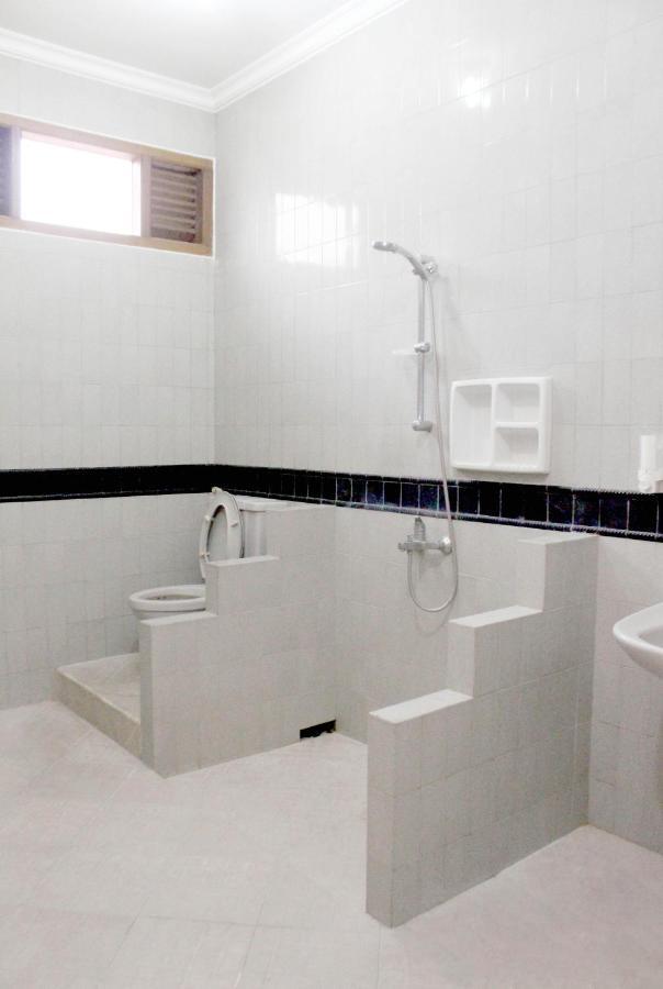 Tirto 27 Homestay Jogjakarta Buitenkant foto