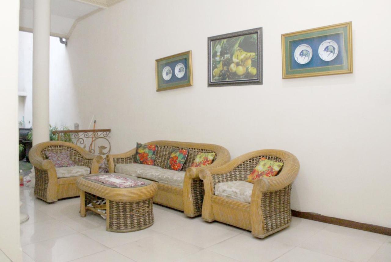 Tirto 27 Homestay Jogjakarta Buitenkant foto